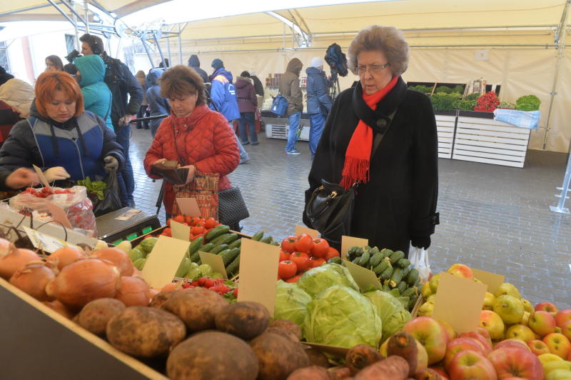 Какие завтра ярмарки. Ярмарки выходного дня фермерские продукты в Москве. Департамент торговли и услуг г Москвы ярмарки выходного дня. Департамент торговли и услуг города Москвы ярмарки выходного дня.