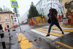 МЧС предупреждает о неблагоприятных условиях в Москве в ближайшие часы. Фото: Артем Житнев