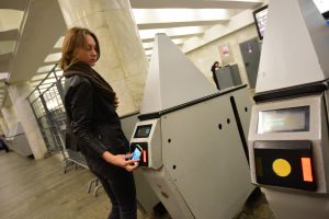 Горожане смогут оплачивать проезд на метро и МЦК с помощью Paypass и Paywave. Фото: "Вечерняя Москва"