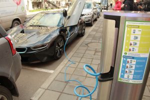 Парковка для электромобилей появилась на улице Бахрушина. Фото: "Вечерняя Москва"