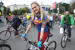 Участниками осеннего велопарада стали примерно 20 тысяч москвичей. Фото: "Вечерняя Москва"