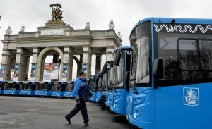Автопарк Мосгортранса пополнится почти на 600 низкопольных автобусов. Фото: архив, «Вечерняя Москва»
