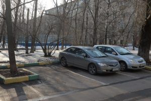 Несколько парковок расширят в Замоскворечье. Фото: Александр Казаков, «Вечерняя Москва»