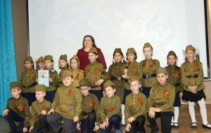 Сотрудники УВД по ЦАО организовали для младших школьников фестиваль военно-патриотической песни «Синий платочек»