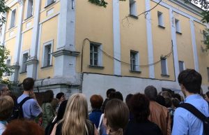 Пешеходную экскурсию по району организуют сотрудники Дома-музея Александра Островского. Фото: официальный сайт мэра Москвы
