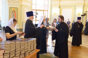 Студенты Православного университета получили дипломы. Фото: пресс-служба ПСТГУ
