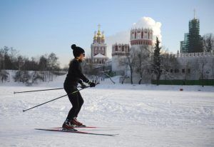 Зимой лыжники смогут кататься в 26 парках Москвы. Фото: Александр Кожохин, «Вечерняя Москва»