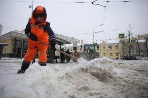 Зимой улицы столицы будут убирать более трех тысяч дворников. Фото: Антон Гердо, «Вечерняя Москва»