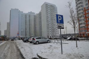 Парковочные места для пациентов и посетителей организованы в Морозовской детской больнице. Фото: Анна Быкова