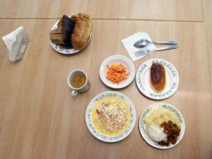 Родители учеников продегустировали блюда из столовой школы №518. Фото: Антон Гердо, «Вечерняя Москва»