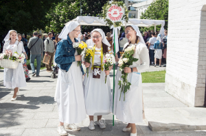 Акция «Белый цветок» прошла в Марфо-Мариинской обители. Фото: Татьяна Ильина «Вечерняя Москва»