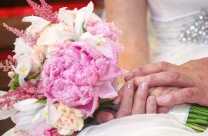 Свыше 1,3 тысяч пар поженятся накануне Дня семьи. Фото: сайт мэра Москвы