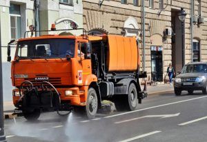 Более 650 единиц уборочной техники работает в Москве в плохую погоду. Фото: Анна Быкова
