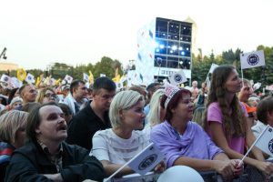 В Москве митинг-концерт в честь Дня флага собрал 110 тысяч человек. Фото: Алексей Орлов, «Вечерняя Москва»