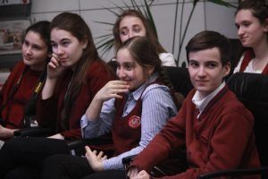 Ученики столичных школ будут изучать зарубежные песни. Фото: Павел Волков, «Вечерняя Москва»