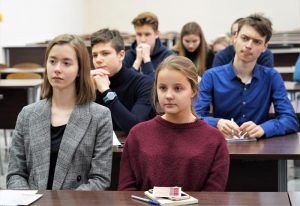 Ученики школы №627 послушали лекцию о русском физике. Фото: Денис Кондратьев