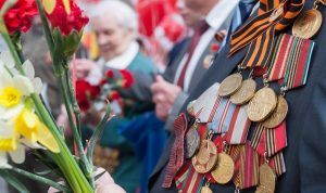 Представители центра «Орион» поздравили ветеранов с 9 Мая. Фото: сайт мэра Москвы