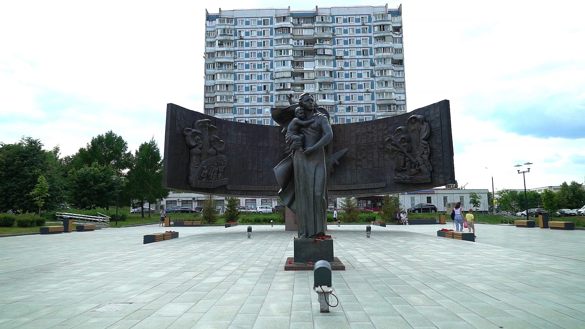 Адрес памятник. Площадь защитников неба в Крылатском. Площадь защитников неба в Крылатском памятник. Памятник воинам героям противовоздушной обороны Москвы. Памятник героям противовоздушной обороны в Крылатском.