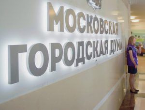 Депутат Мосгордумы Александр Козлов отметил преимущества онлайн-встреч с избирателями. Фото: сайт мэра Москвы