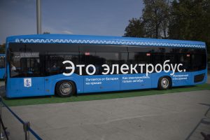 К концу года по Москве будет курсировать около 600 электробусов. Фото: Владимир Новиков, «Вечерняя Москва»