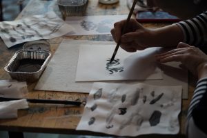 Онлайн-занятие по каллиграфии проведут сотрудники Центра детского творчества «Замоскворечье». Фото: Денис Кондратьев
