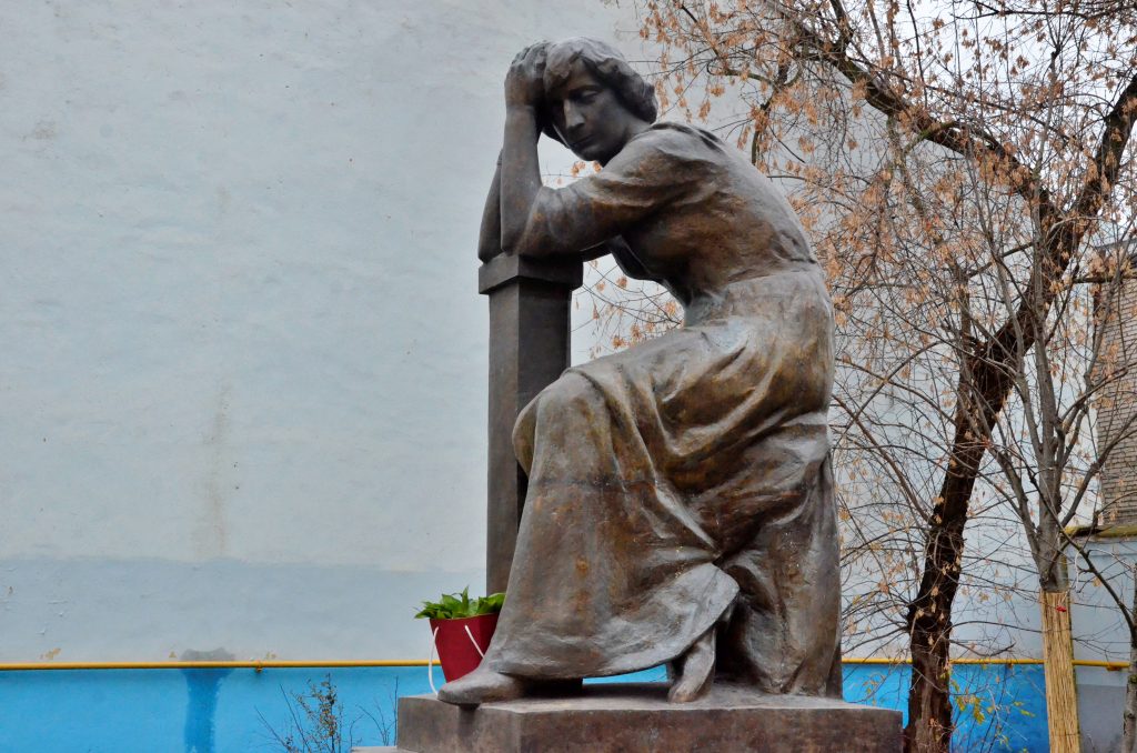 Памятник цветаевой в москве