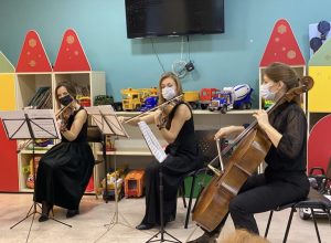 Музыкальный ансамбль выступил для детей Морозовской больницы. Фото взято с официальной страницы медицинского учреждения в социальной сети