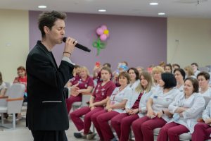 Праздничный концерт провели в Морозовской больнице. Фото взято с официальной страницы медицинского учреждения в социальных сетях