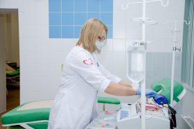 Детский центр трансфузиологии Морозовской больницы заготовил десять тысяч литров. Фото со страницы медицинского учреждения в социальных сетях