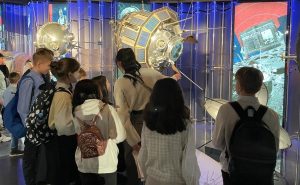 Ученики школы №518 посетили Музей космонавтики. Фото: страница образовательного учреждения в социальных сетях