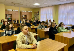 Студенты и преподаватели РЭУ имени Плеханова провели занятия для школьников. Фото: сайт РЭУ имени Плеханова