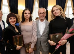 Актрисы «Театра Луны» получили награды в Мосгордуме. Фото взято со страницы театра в социальных сетях