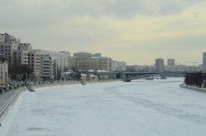 Временные ограничения движения транспорта ведут на улице в районе. Фото: Анна Быкова, «Вечерняя Москва»