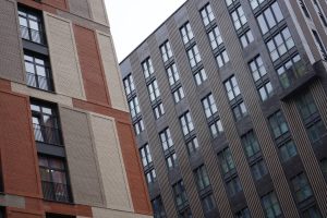 Сотрудники ГБУ «Жилищник района Замоскворечье» проверили дома на безопасность. Фото: Анна Быкова, «Вечерняя Москва»