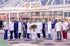 Врач-гематолог Морозовской больницы завершила карьеру после 45 лет работы. Фото: Telegram-канал Морозовской детской городской больницы