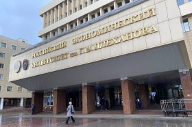 Студент университета имени Георгия Плеханова стал лауреатом форума «Наука будущего — наука молодых». Фото: Анна Быкова, «Вечерняя Москва»