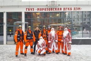 Спасатели «Дед Морозы» подарят праздник детям в больницах Замоскворечья. Фото: сайт мэра Москвы