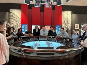 Студенты и сотрудники РЭУ имени Георгия Плеханова посетили Центральный музей современной истории России. Фото: сайт РЭУ имени Георгия Плеханова