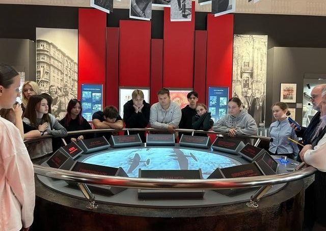 Студенты и сотрудники РЭУ имени Георгия Плеханова посетили Центральный музей современной истории России. Фото: сайт РЭУ имени Георгия Плеханова