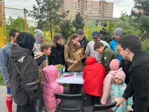 Мастер-класс по росписи кормушек состоится в районе. Фото: официальная страница управы района в социальных сетях