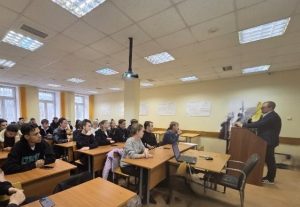 Встреча с сотрудником ФСО прошла в МИУ. Фото: страница МИУ в социальных сетях.