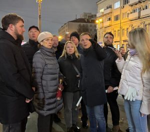 Глава управы Замоскворечья обсудил с жителями подготовку к капремонту. Фото: официальная страница управы в социальных сетях