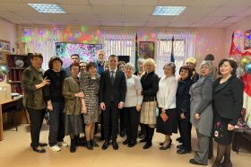 Поздравление руководителей Совета ветеранов состоялось в Замоскворечье. Фото: страница управы района Замоскворечье в социальных сетях