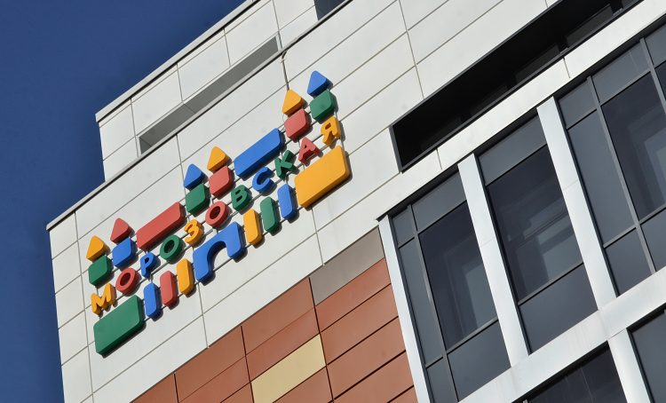 Встреча пациентов с ведущим фигуристом прошла в Морозовской больнице. Фото: Анна Быкова, «Вечерняя Москва»