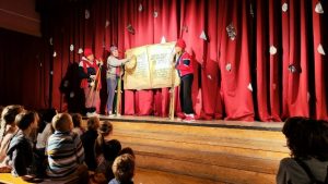 Сценическую постановку организовали в школе №627. Фото: официальная страница школы №627 в социальных сетях