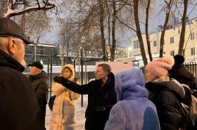 Глава управы района Замоскворечье провел обход территории. Фото: официальная страница управы района Замоскворечье в социальных сетях