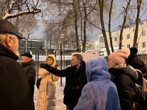 Глава управы района Замоскворечье провел обход территории. Фото: официальная страница управы района Замоскворечье в социальных сетях