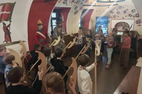 Экскурсия о воинах прошлого состоялась для учеников школы №518. Фото: официальная страница школы №518 в социальных сетях