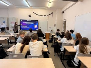 Тематический урок провели для учеников школы № 627. Фото: официальная страница управы в социальных сетях 