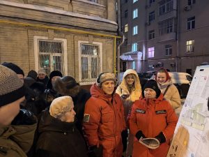 Встречу с жителями домов провел глава управы района Замоскворечье. Фото: официальная страница учреждения в социальных сетях